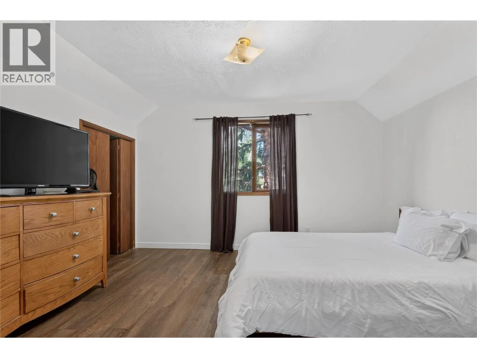 1215 Arawana Road