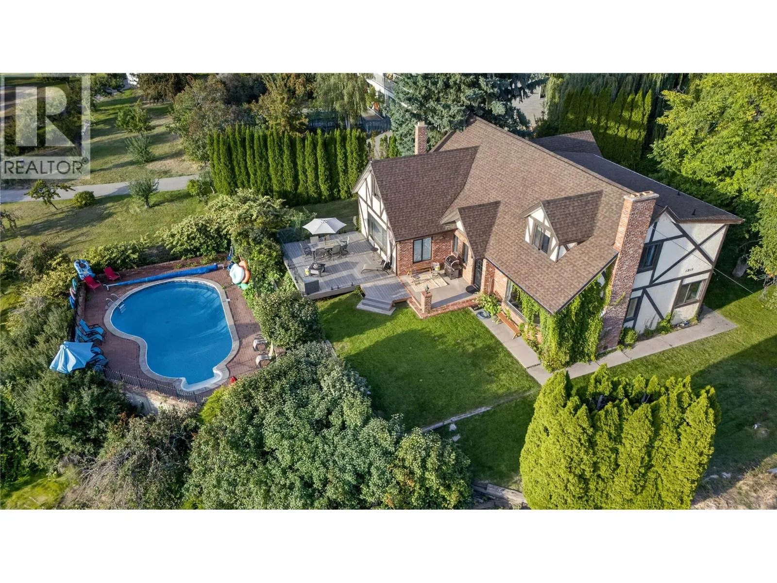1215 Arawana Road