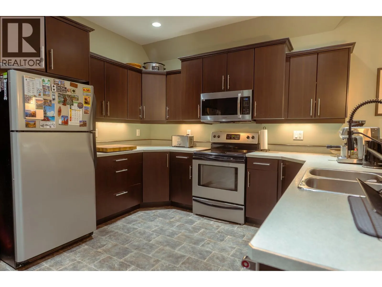 414 Beasley Street W