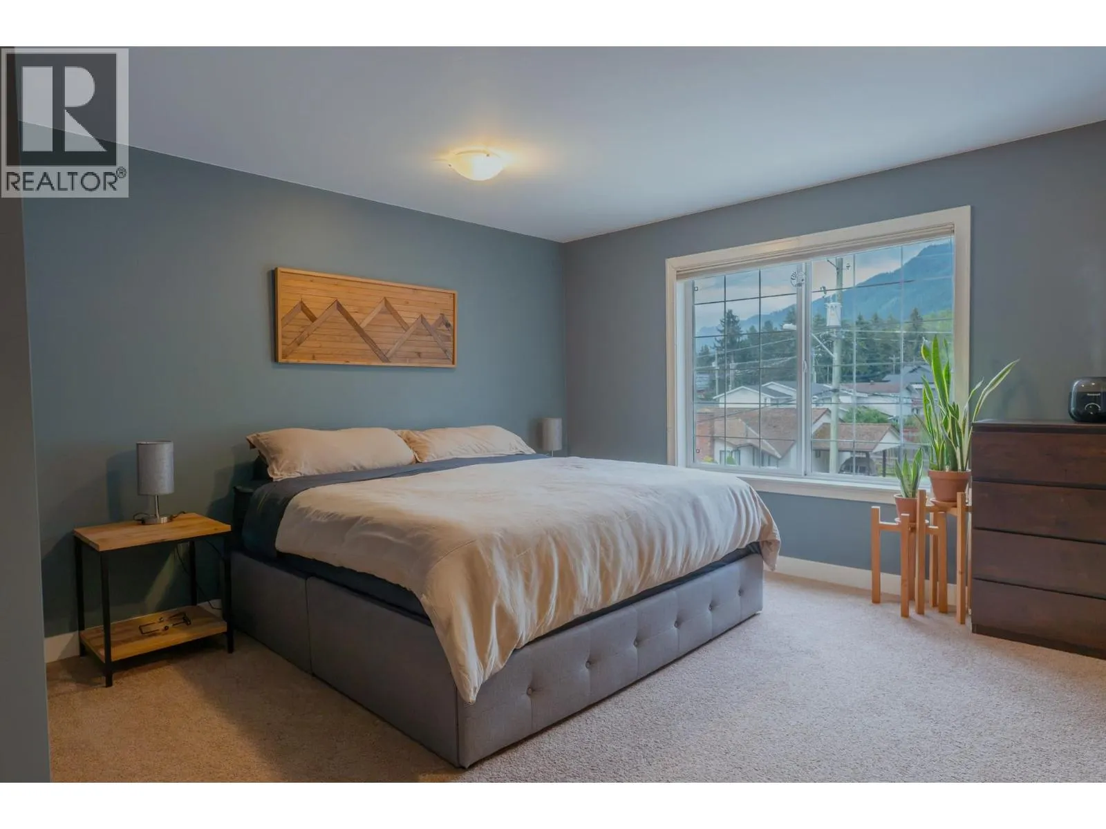414 Beasley Street W