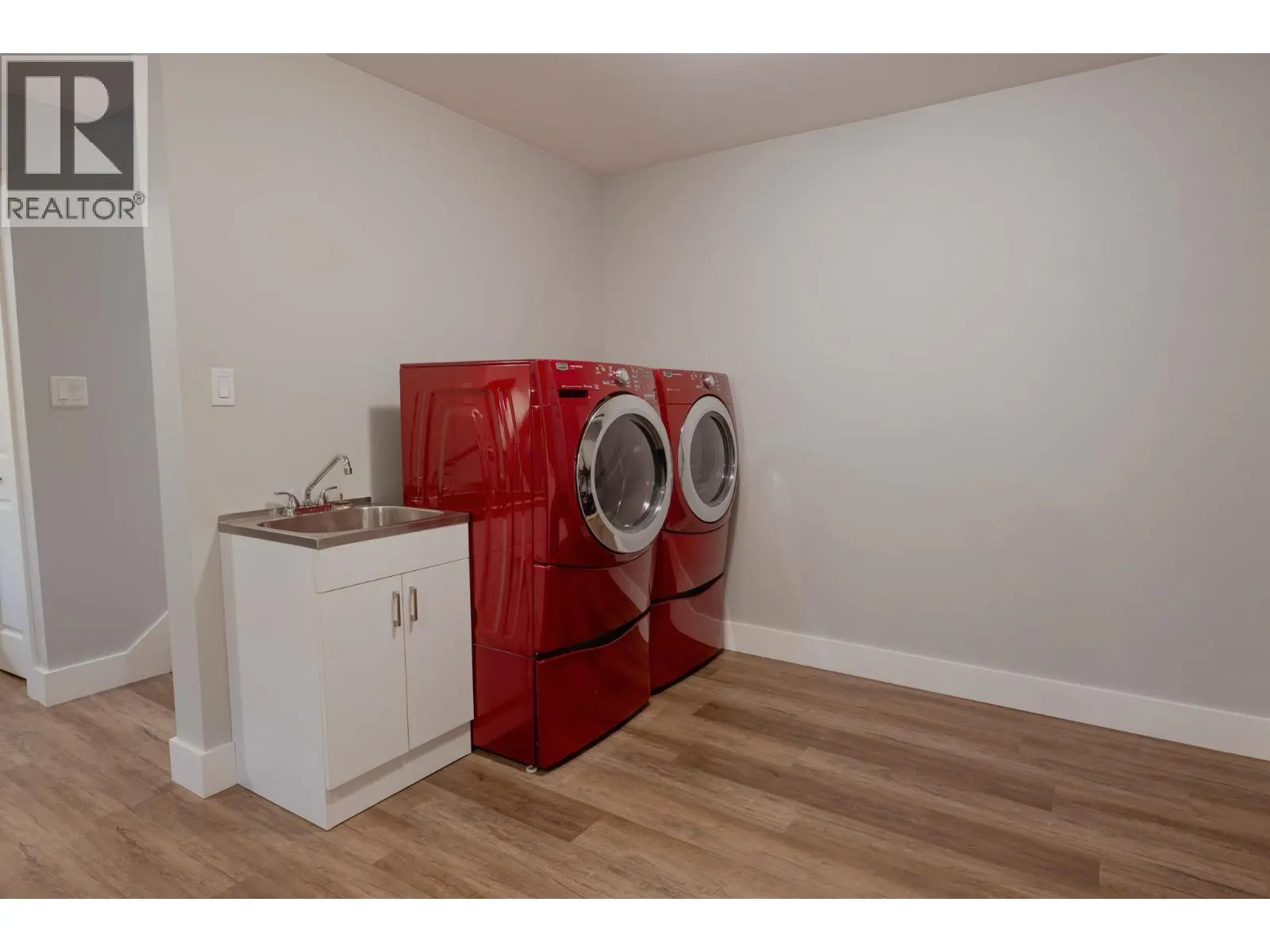 414 Beasley Street W