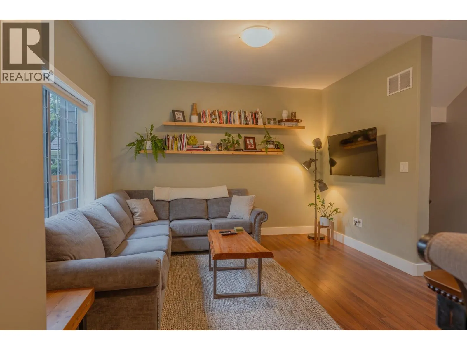 414 Beasley Street W
