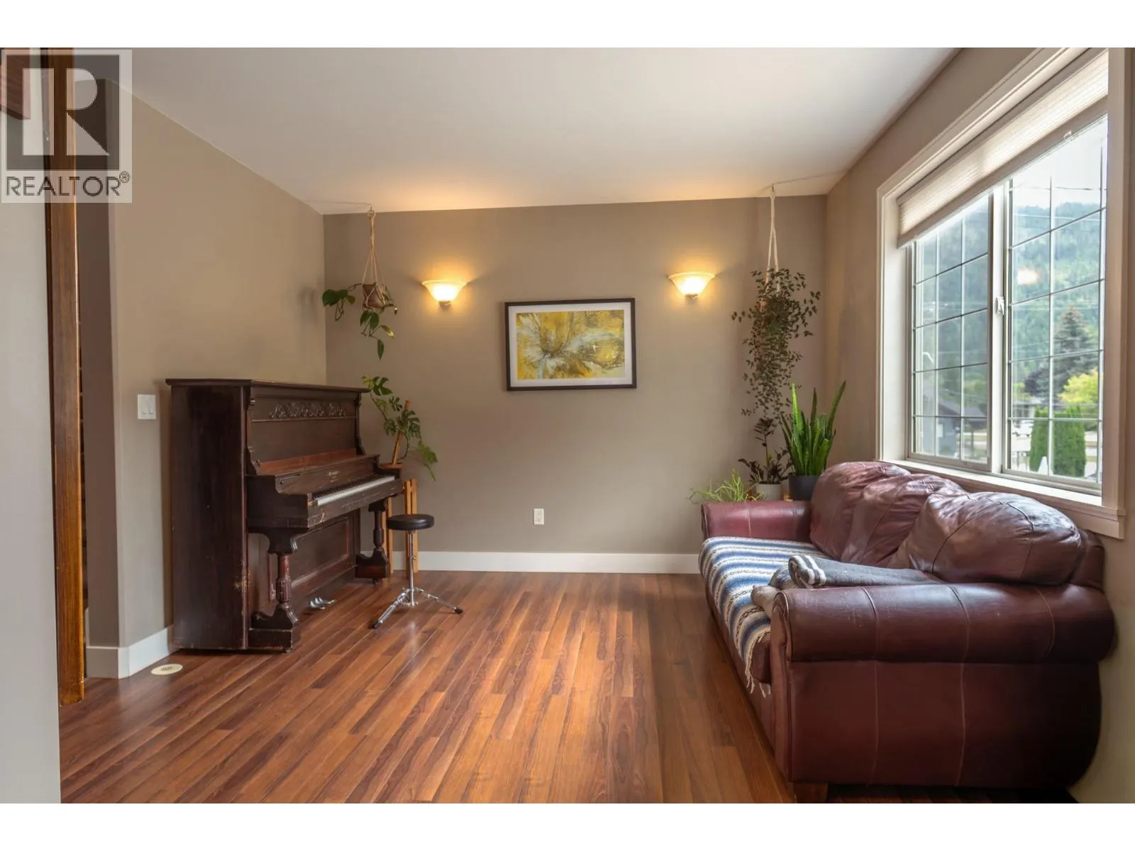 414 Beasley Street W