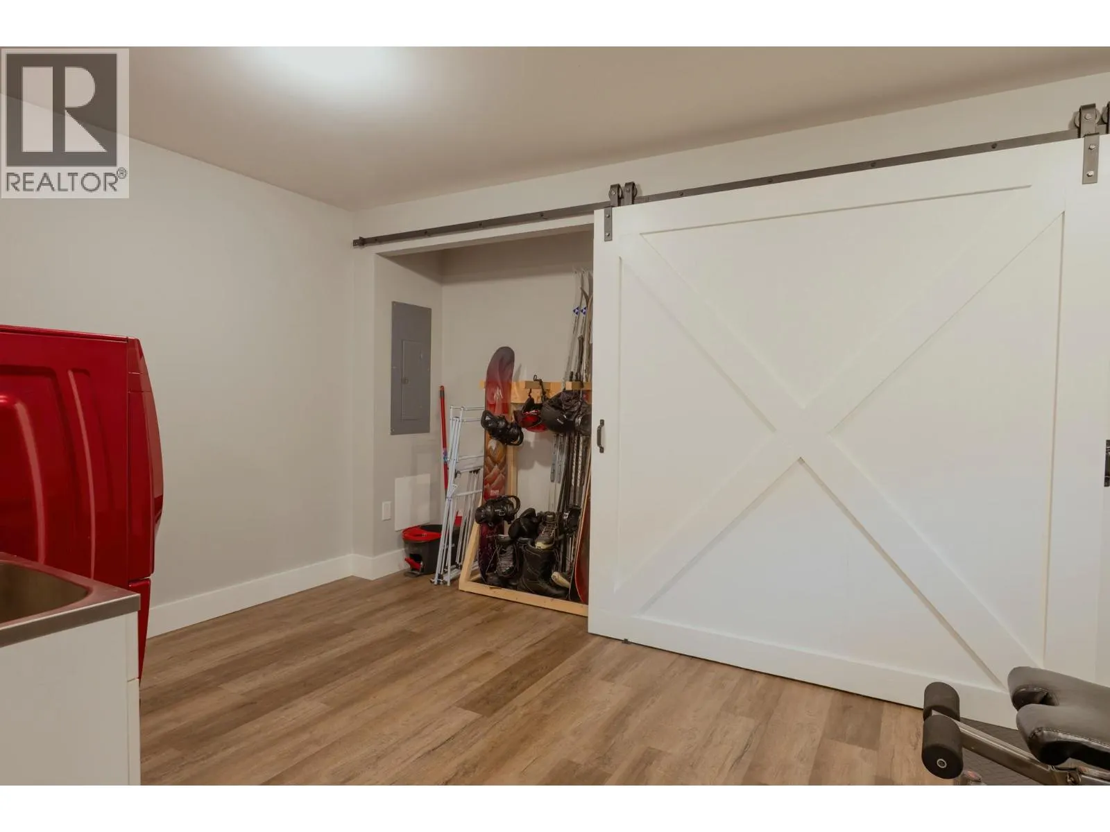 414 Beasley Street W