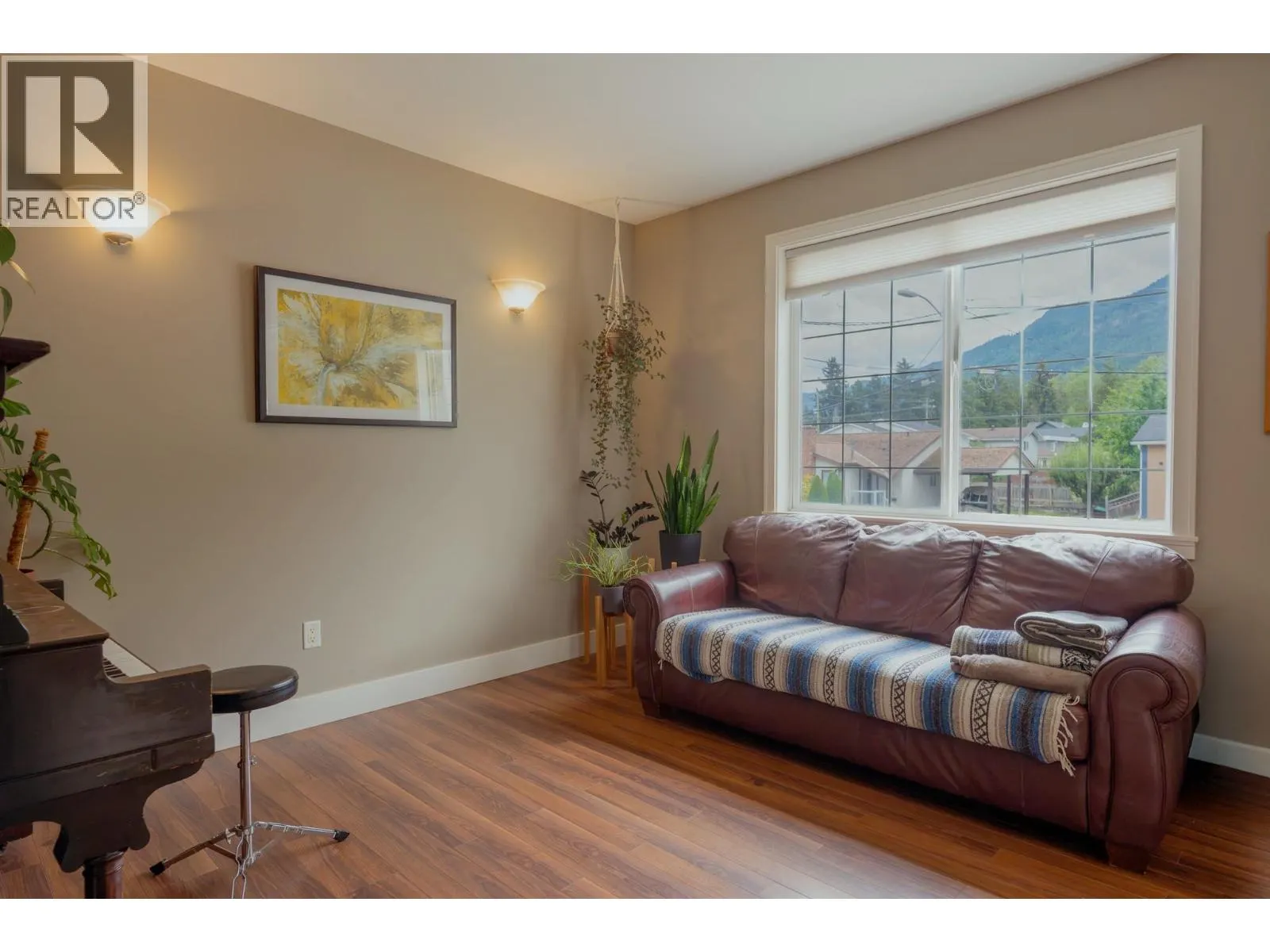 414 Beasley Street W