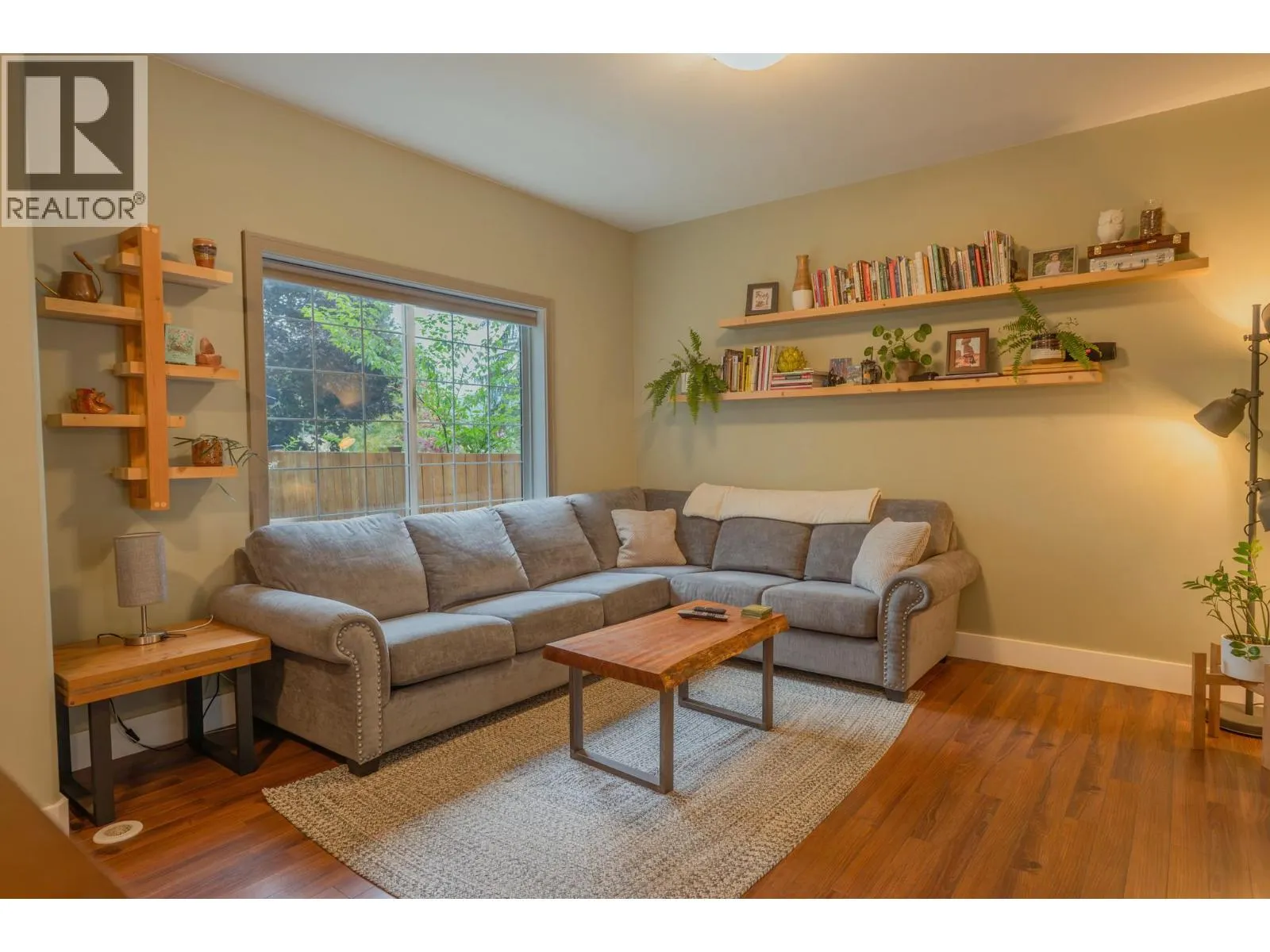 414 Beasley Street W