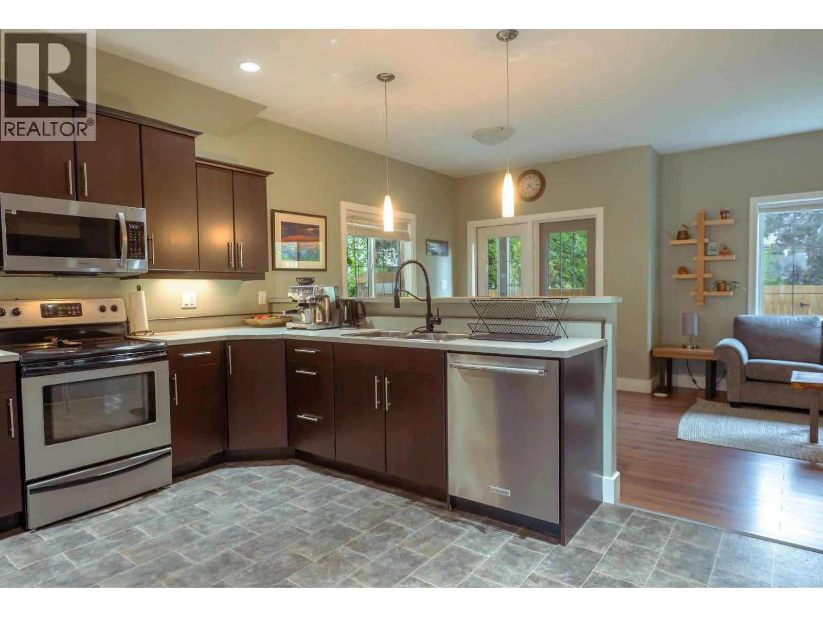 414 Beasley Street W