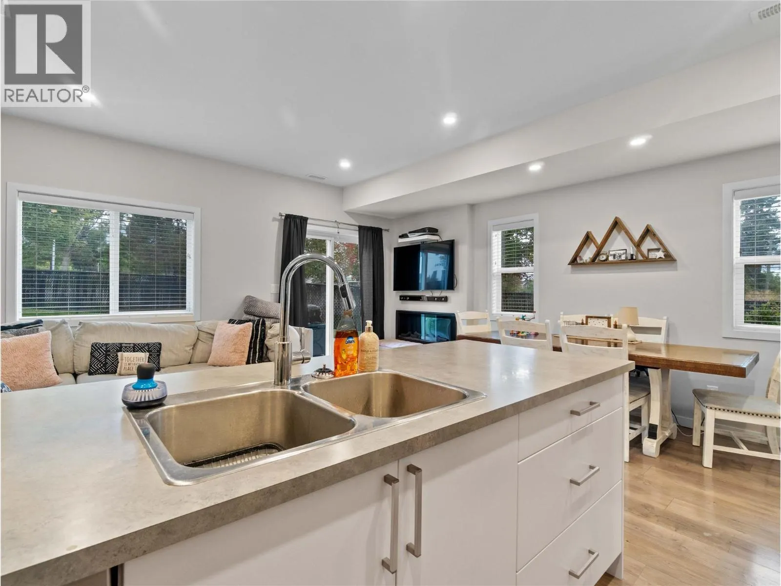 2081 11 Avenue NE Unit# 16