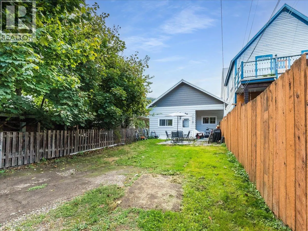 413 SILICA Street