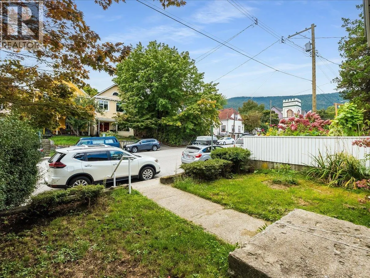 413 SILICA Street