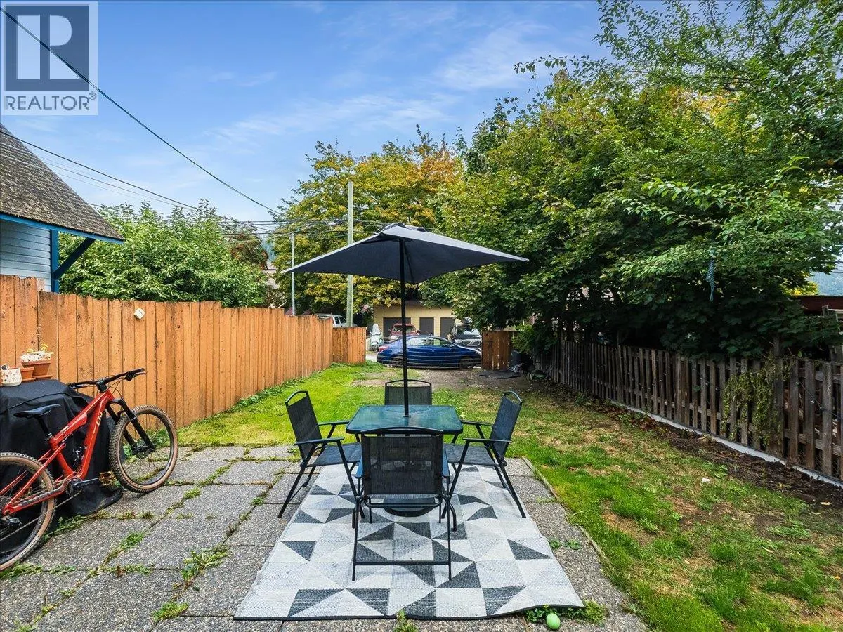 413 SILICA Street