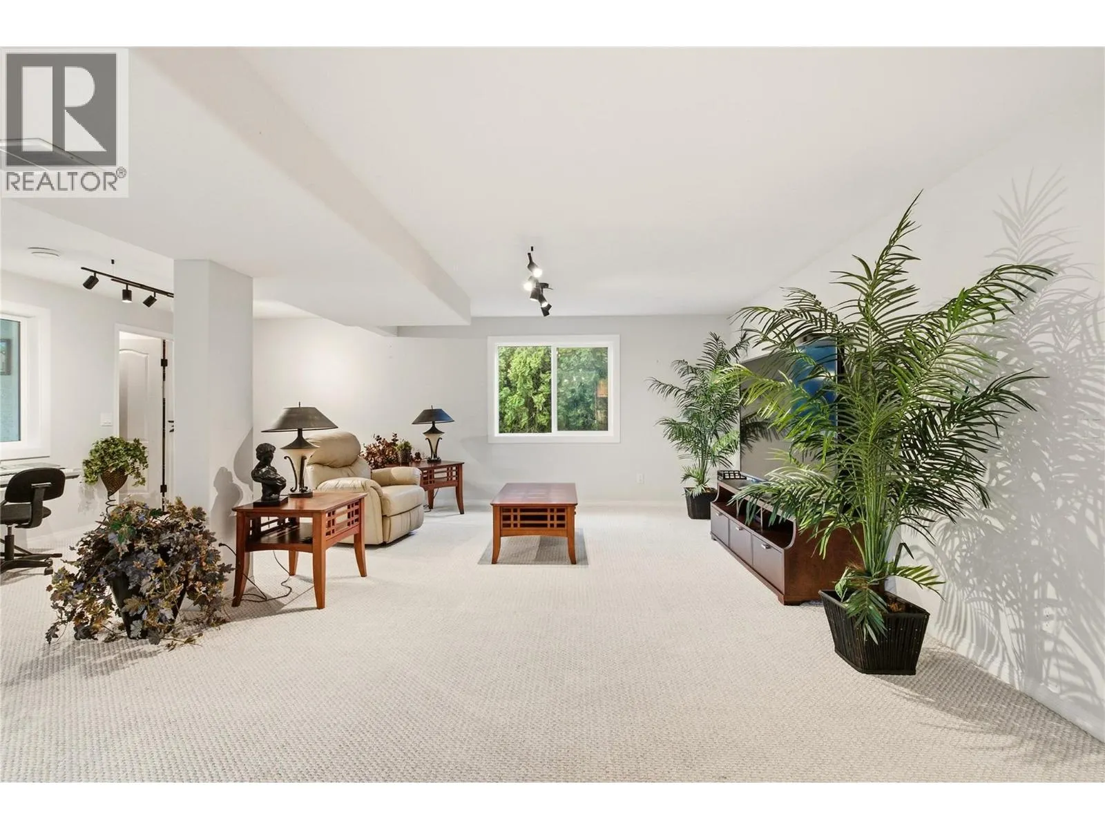 724 Lone Pine Drive