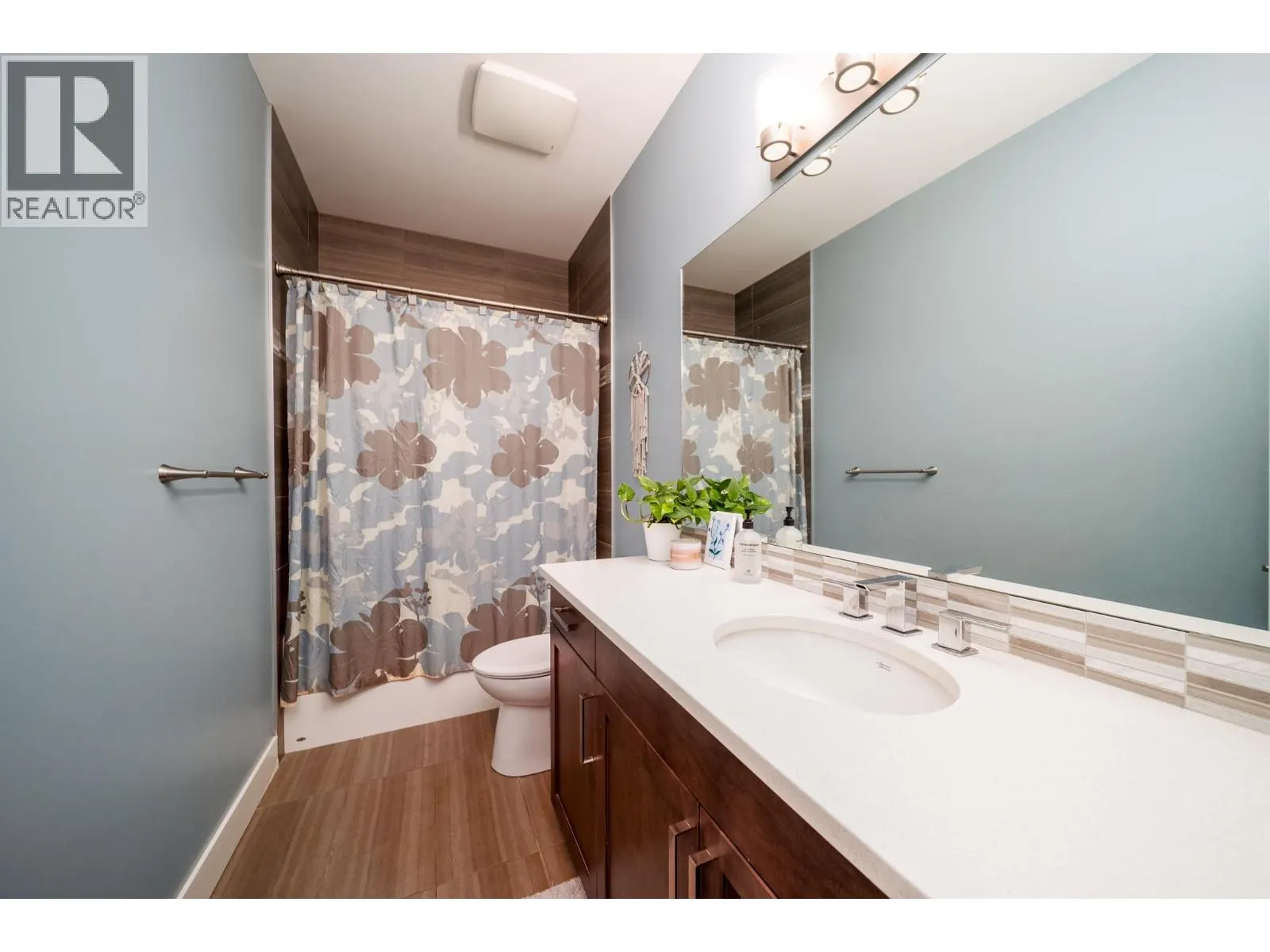 2588 Paramount Drive