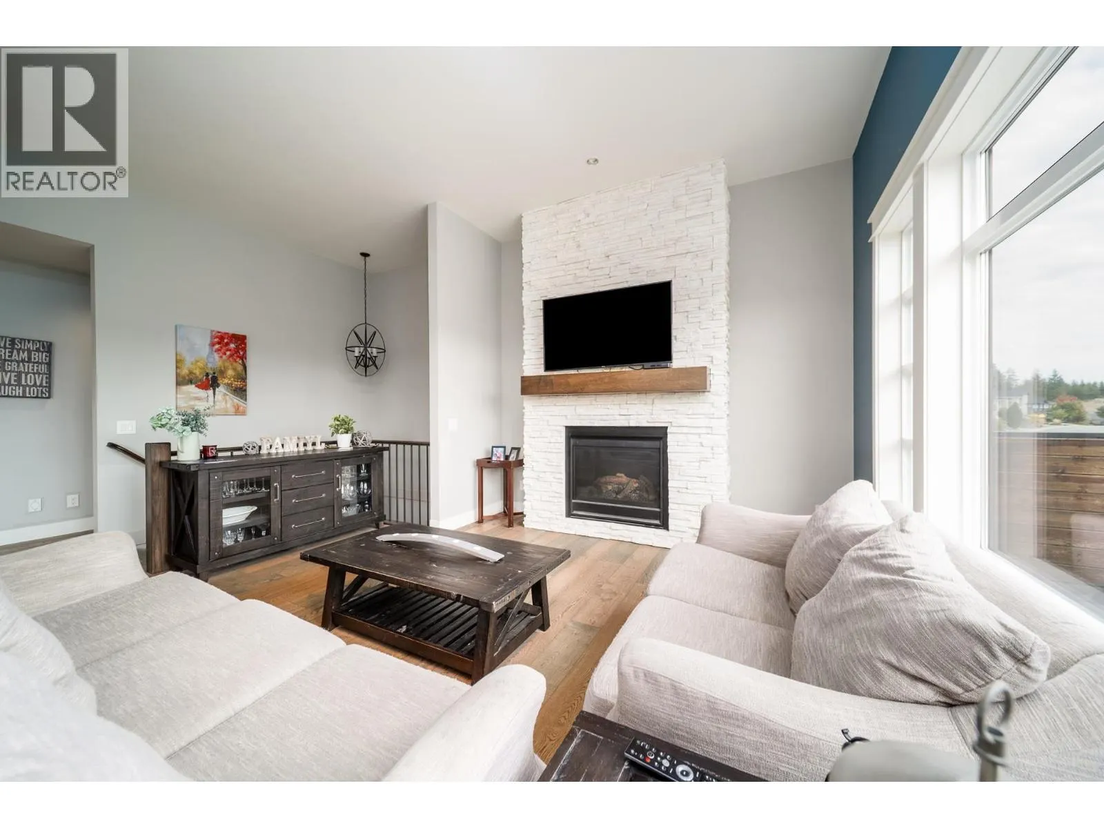 2588 Paramount Drive