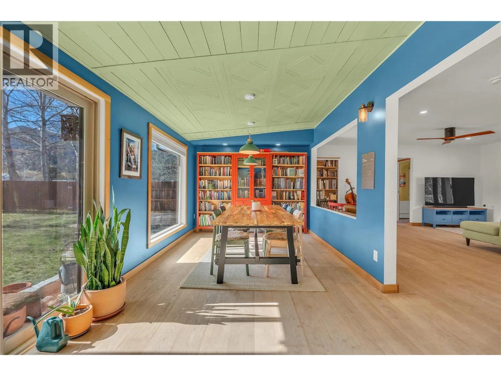212 Carr Crescent