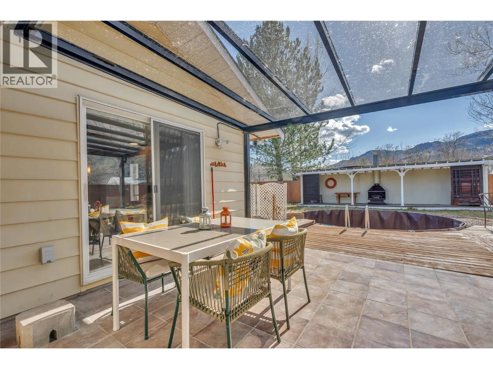 212 Carr Crescent