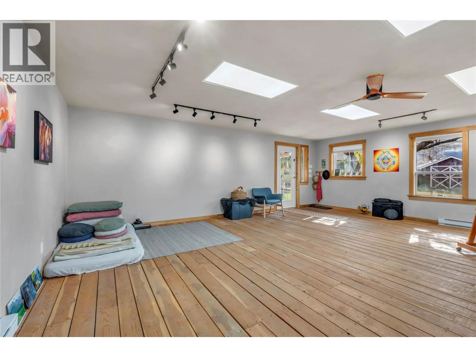 212 Carr Crescent