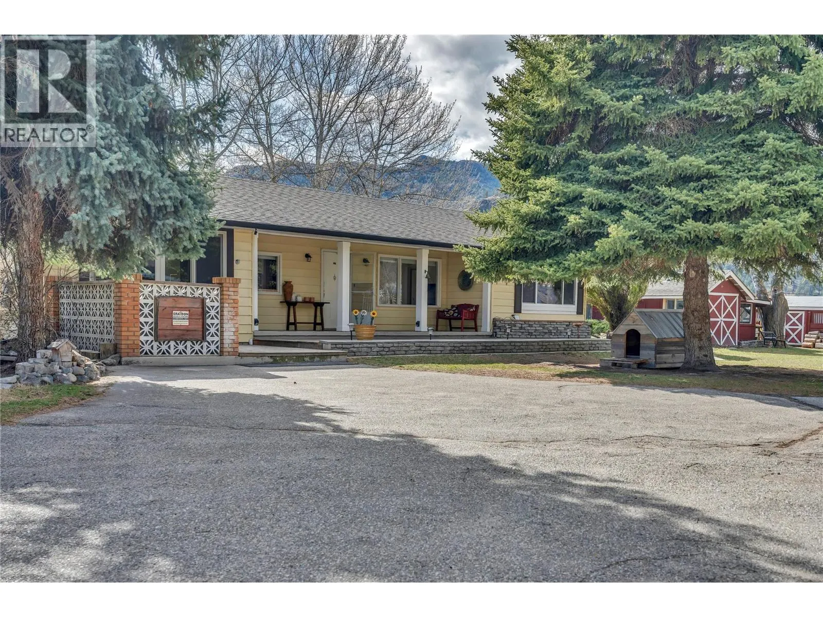212 Carr Crescent