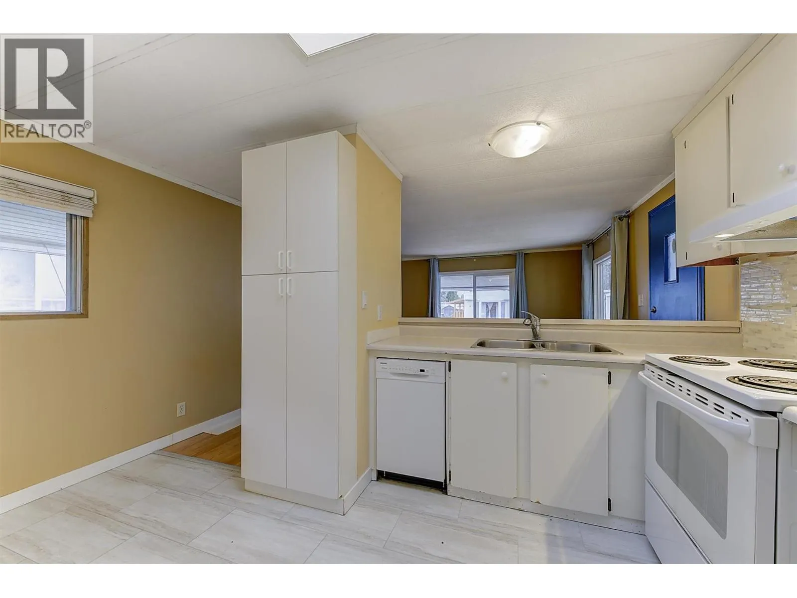 1929 97 Highway S Unit# 45