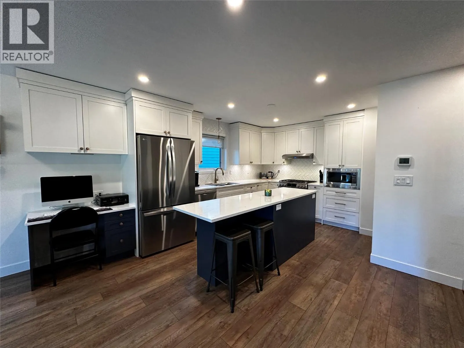 1301 GROSVENOR Place