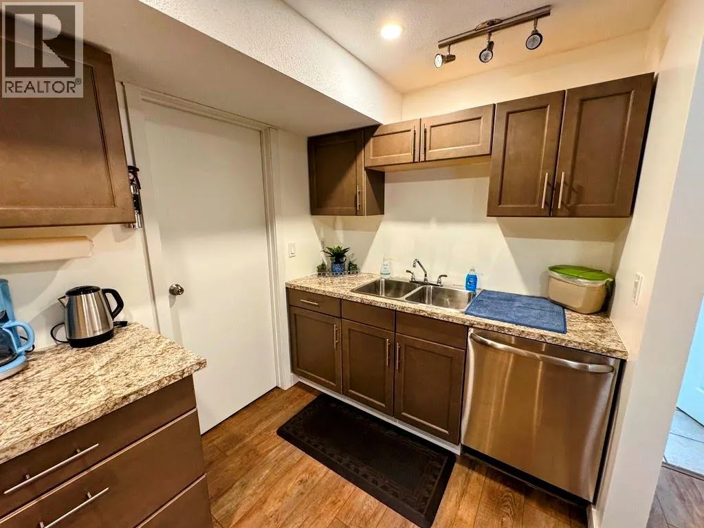 1301 GROSVENOR Place