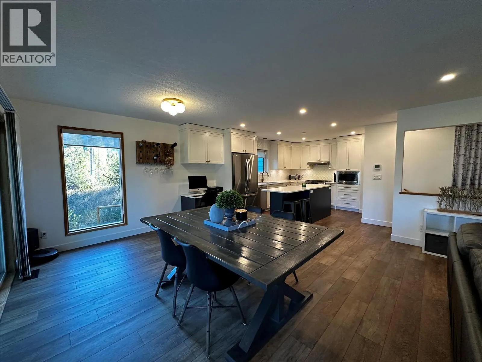 1301 GROSVENOR Place