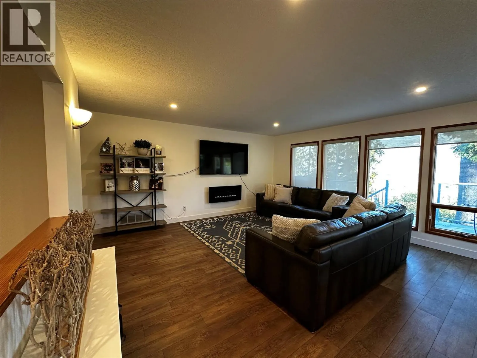 1301 GROSVENOR Place