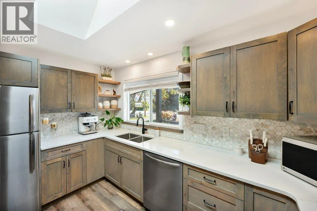 886 FAIRVIEW Road