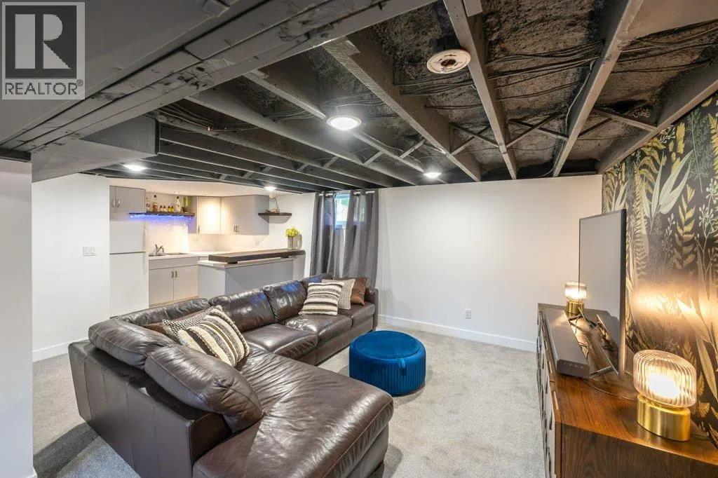 886 FAIRVIEW Road