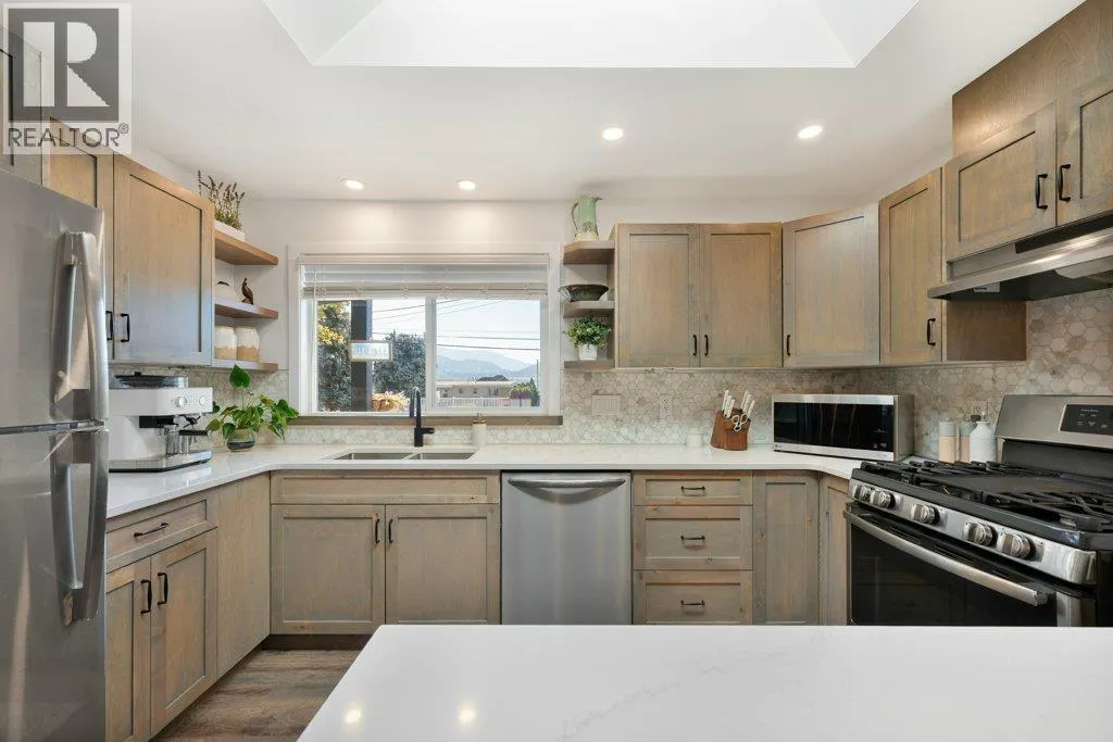 886 FAIRVIEW Road