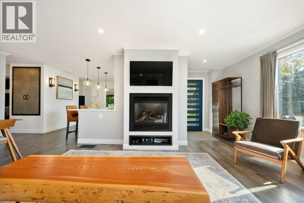 886 FAIRVIEW Road