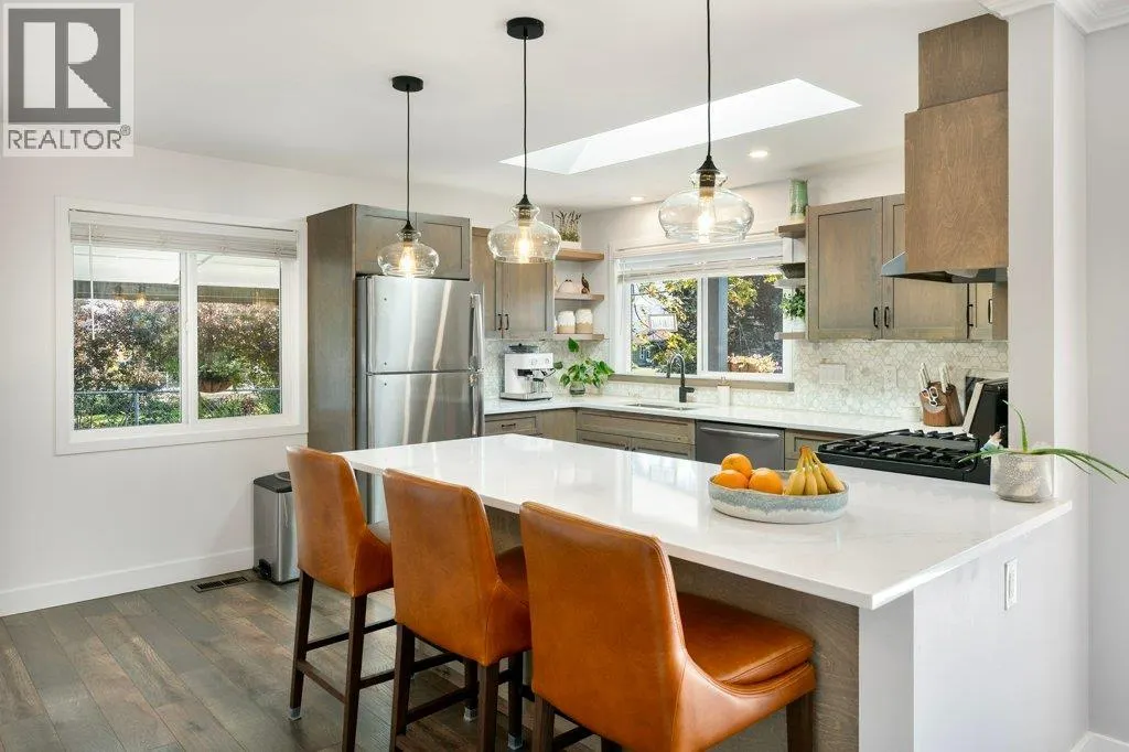 886 FAIRVIEW Road
