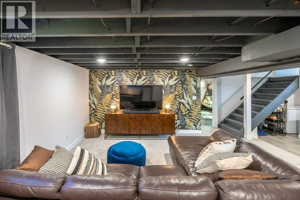 886 FAIRVIEW Road