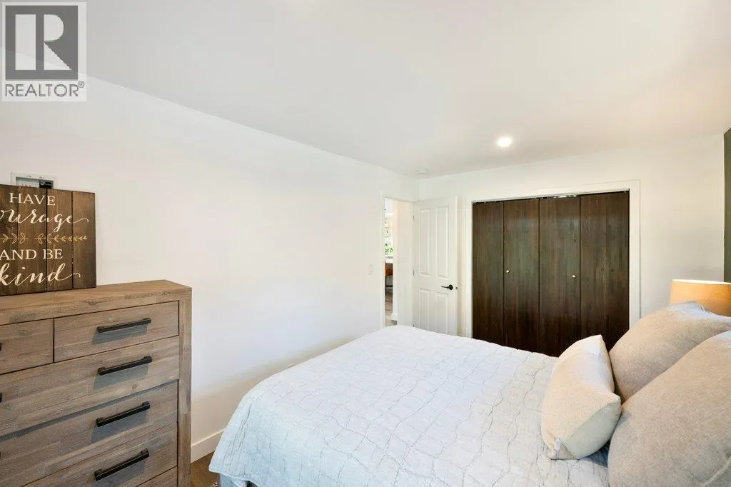 886 FAIRVIEW Road