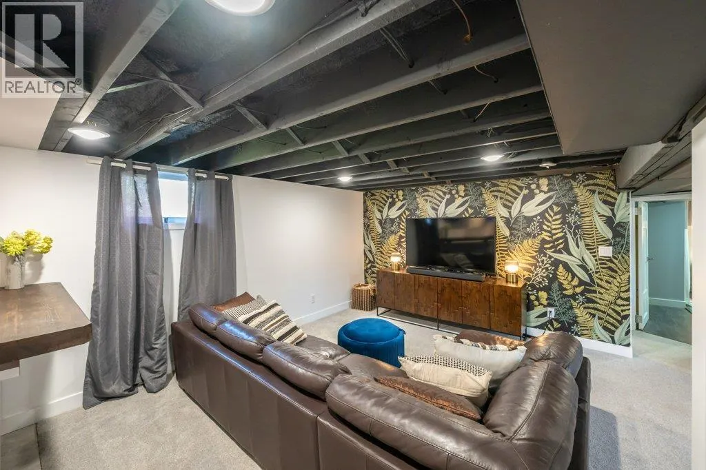 886 FAIRVIEW Road