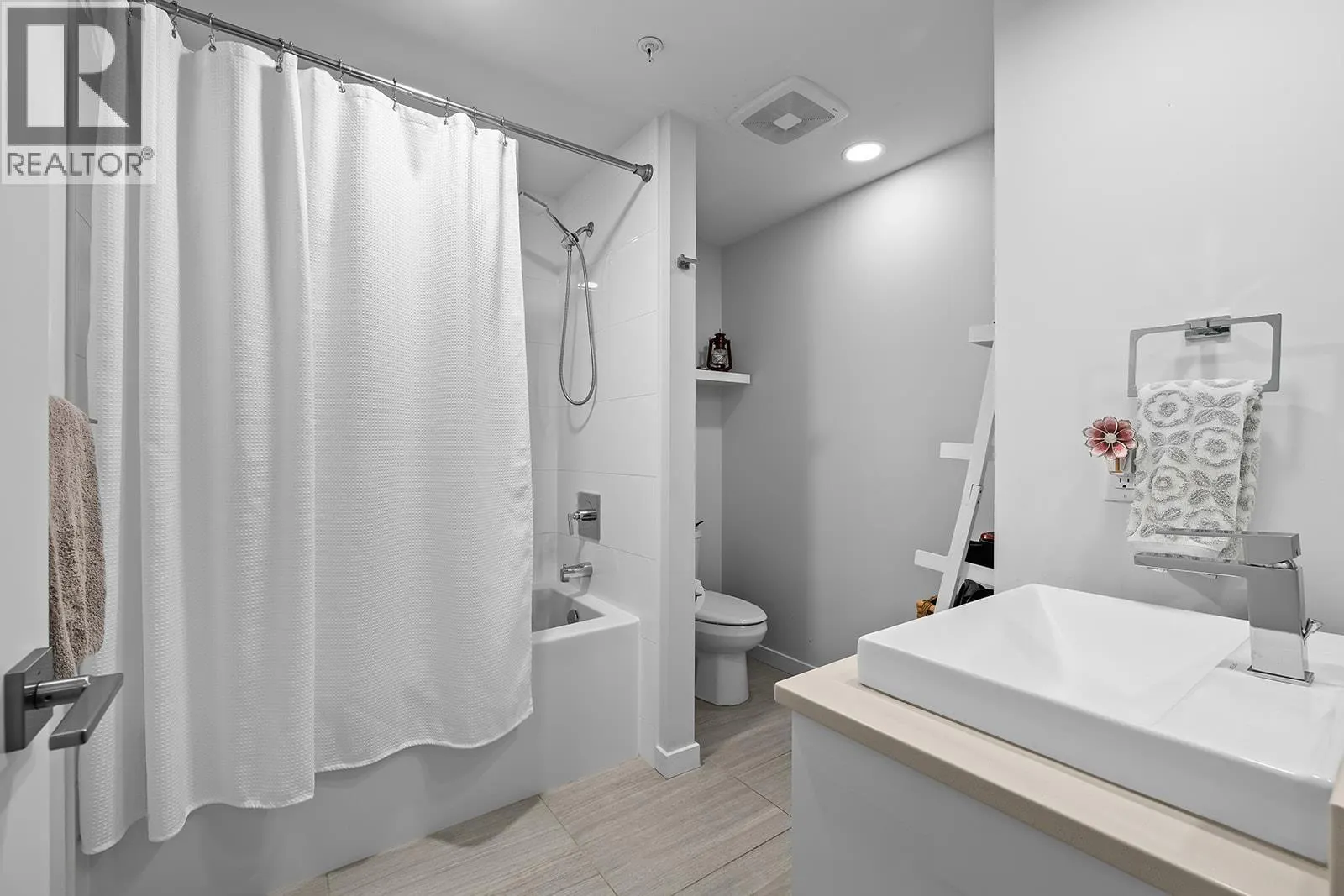 1515 Highland Drive N Unit# 20