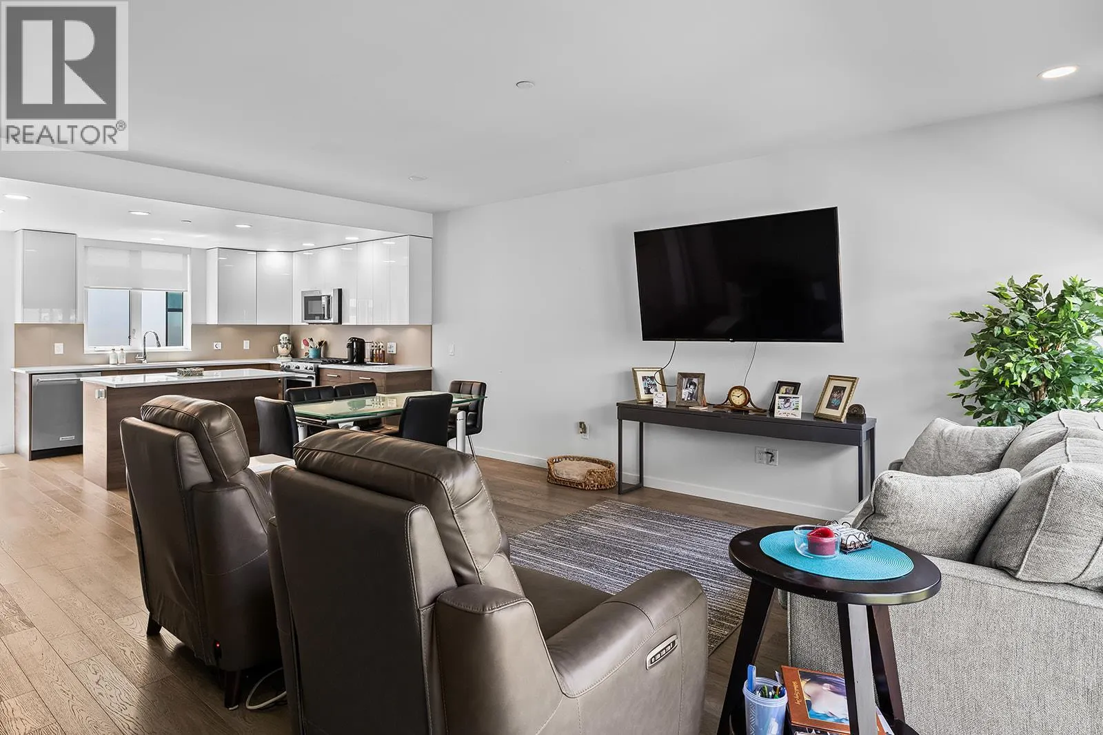 1515 Highland Drive N Unit# 20