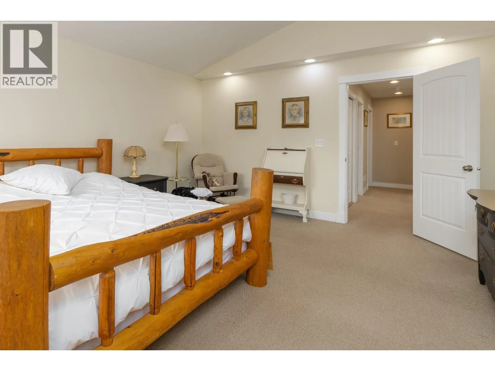 1596 Okanagan Avenue SE Unit# 4