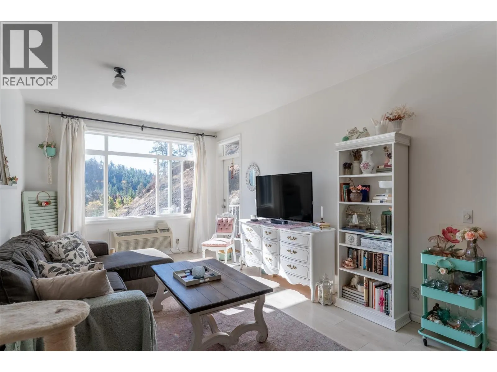 2523 Shannon View Drive Unit# 203