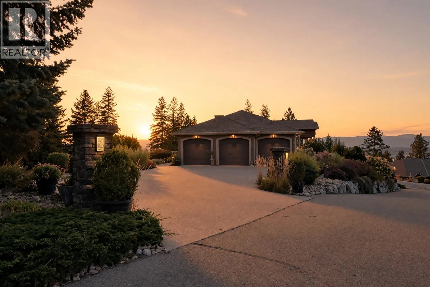 3420 Camelback Drive
