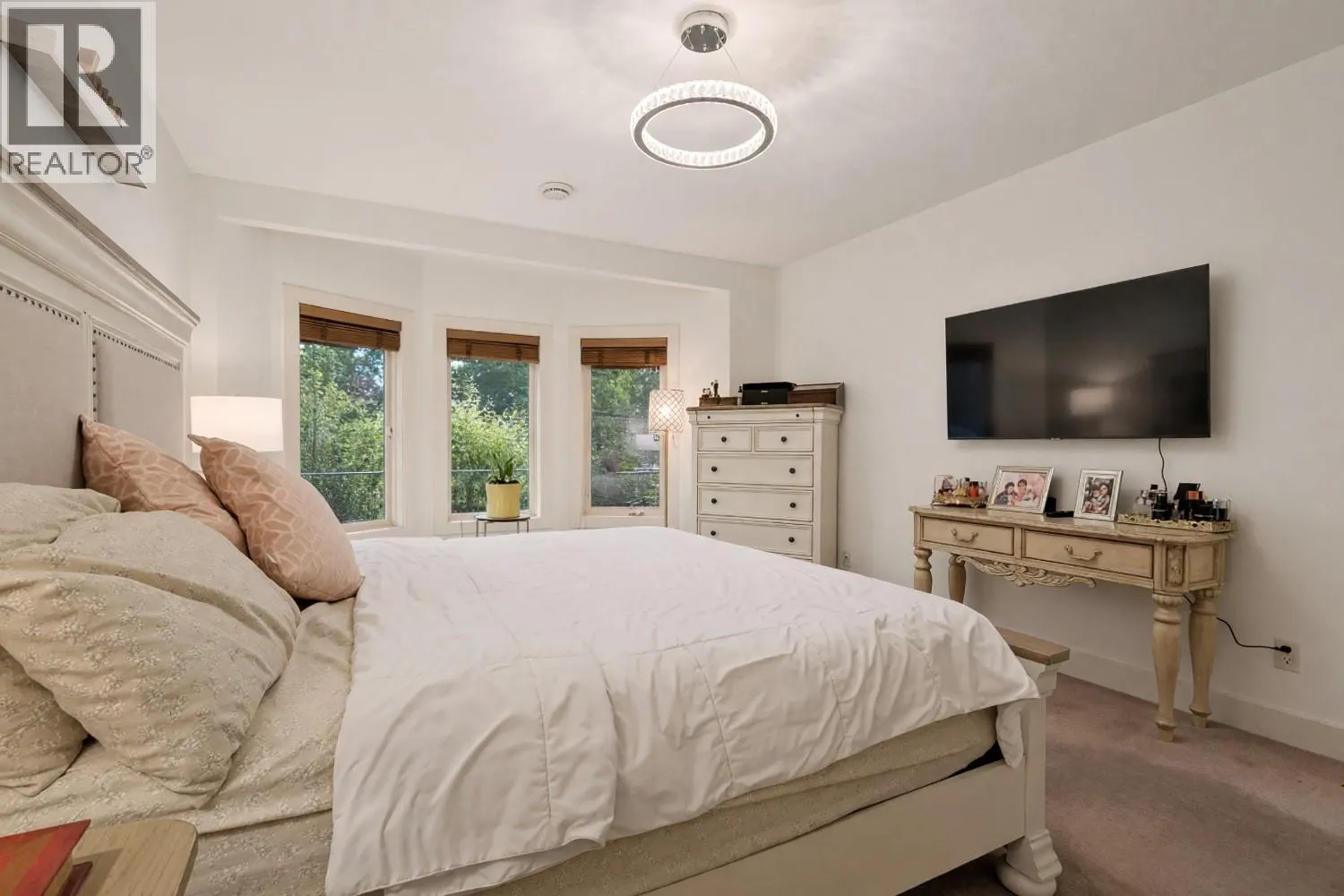 3420 Camelback Drive