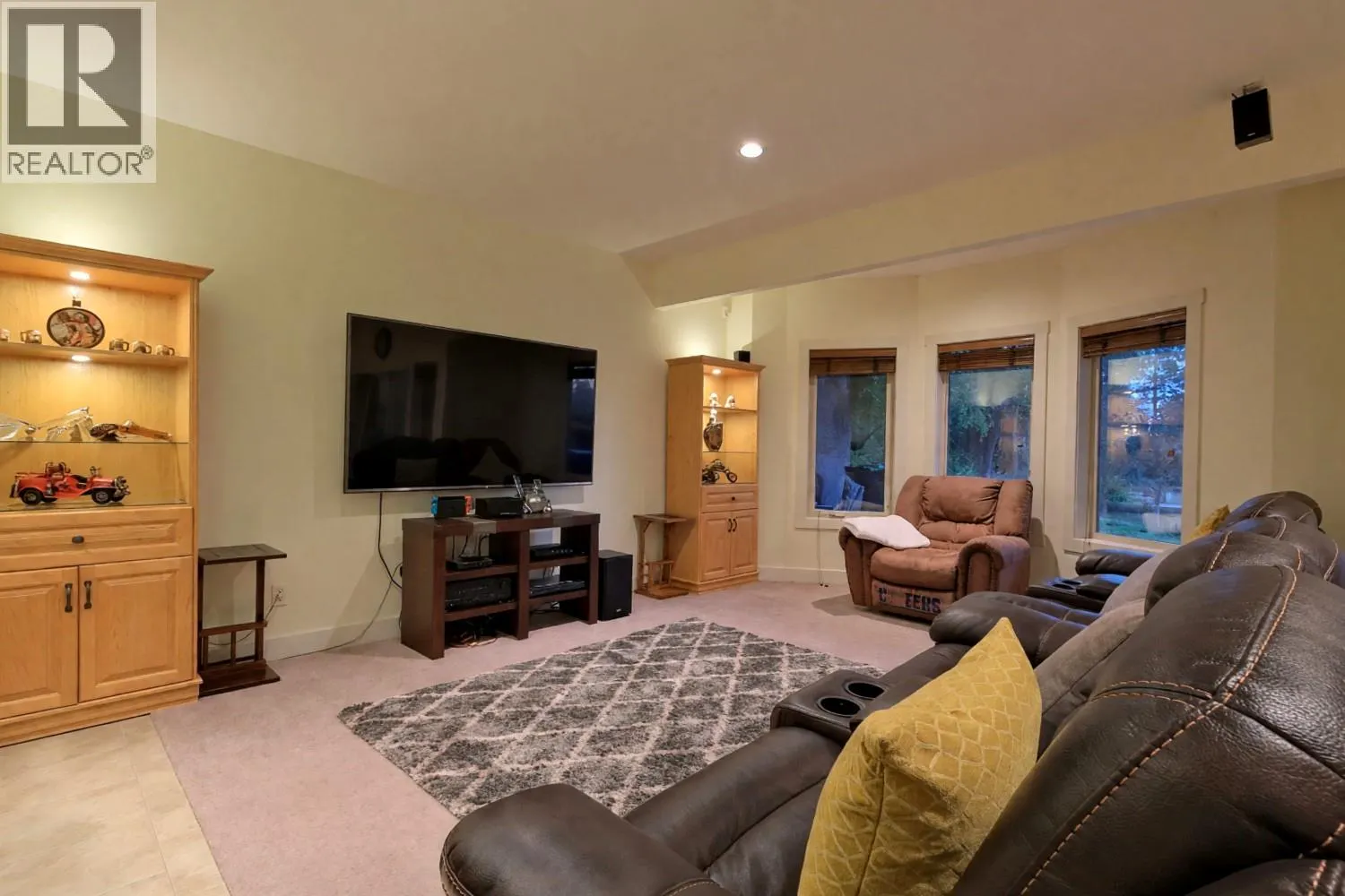 3420 Camelback Drive