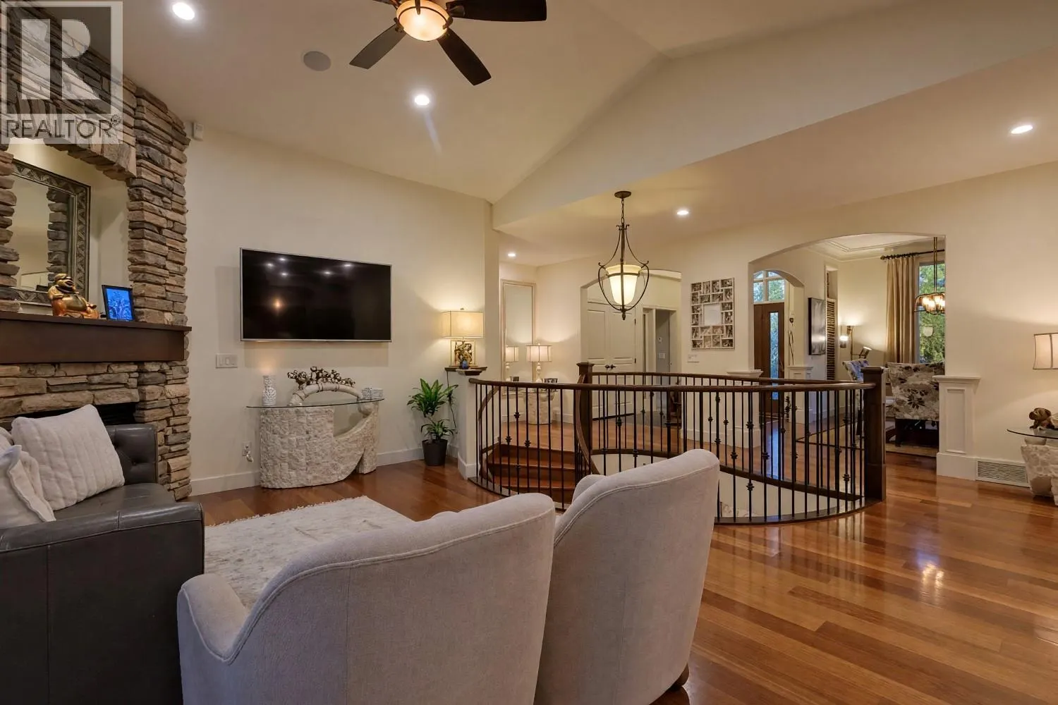 3420 Camelback Drive