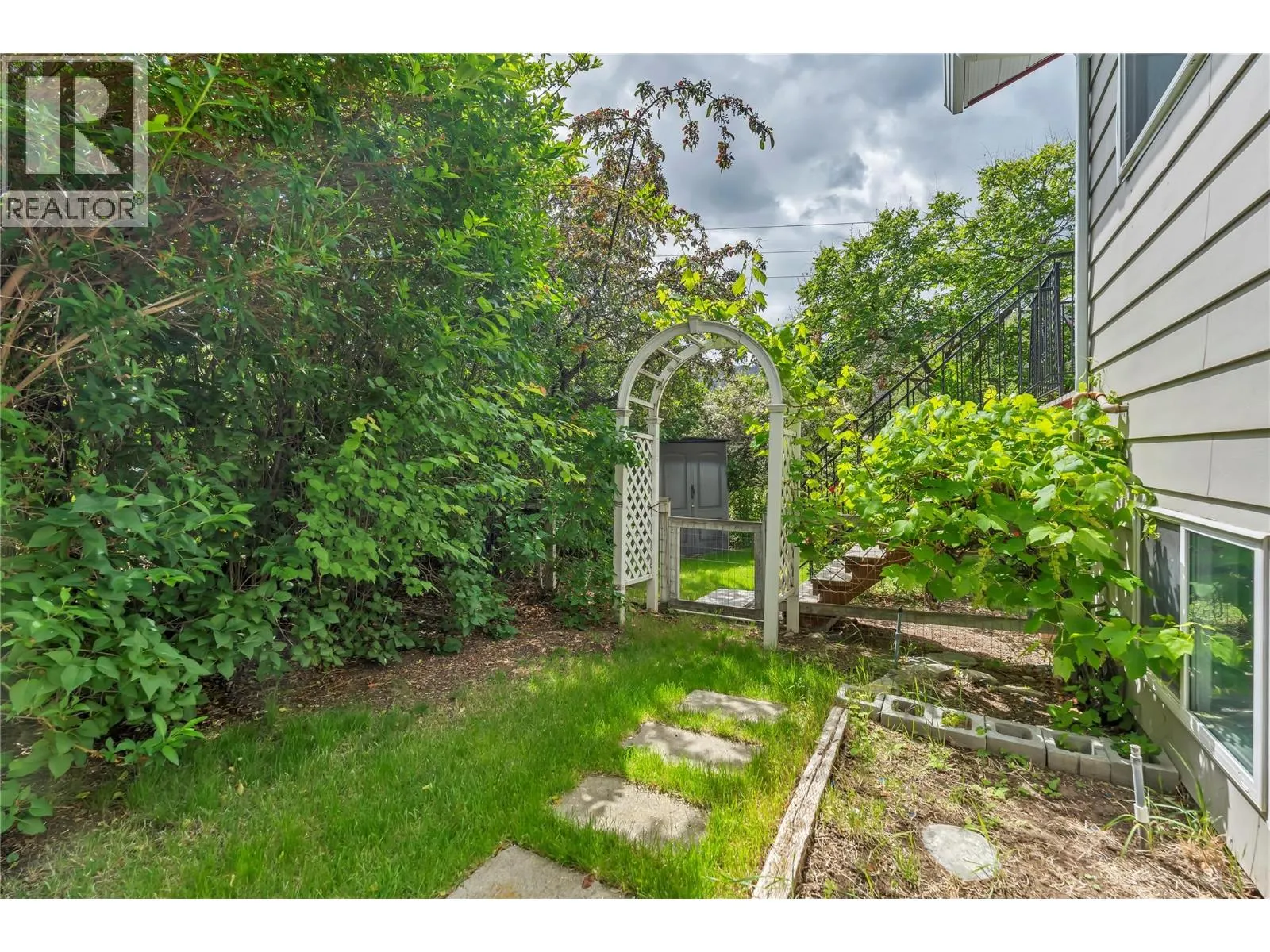 3 Dogwood Place