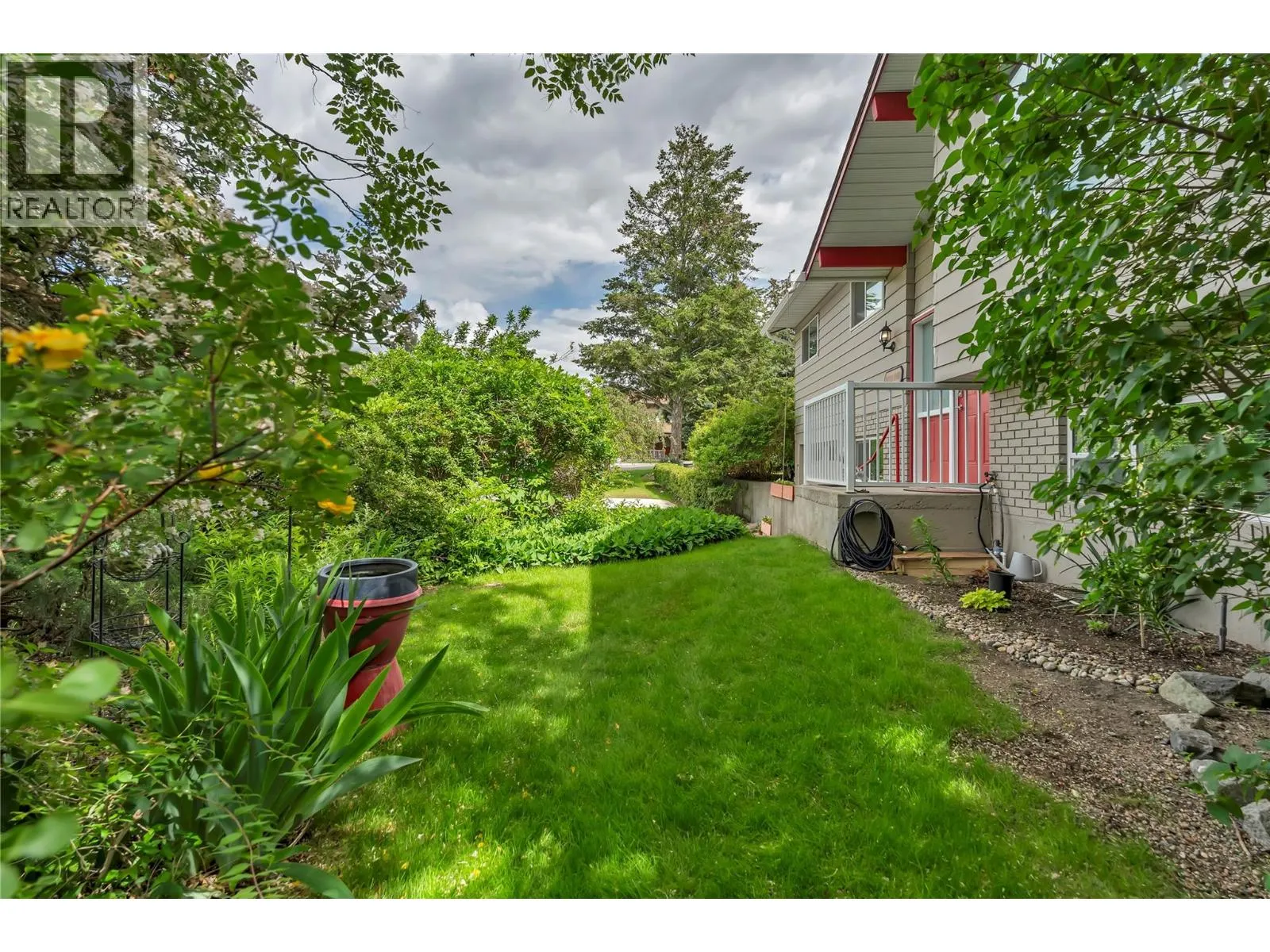 3 Dogwood Place
