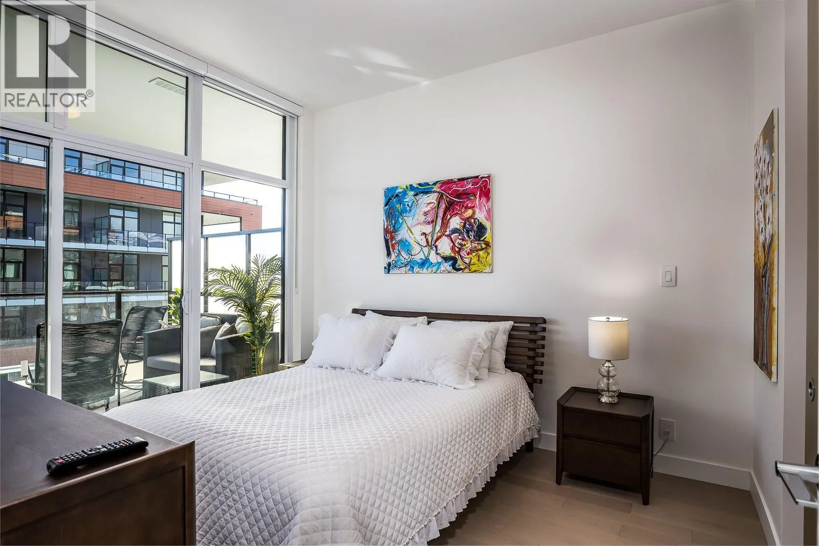 3389 Lakeshore Road Unit# 413