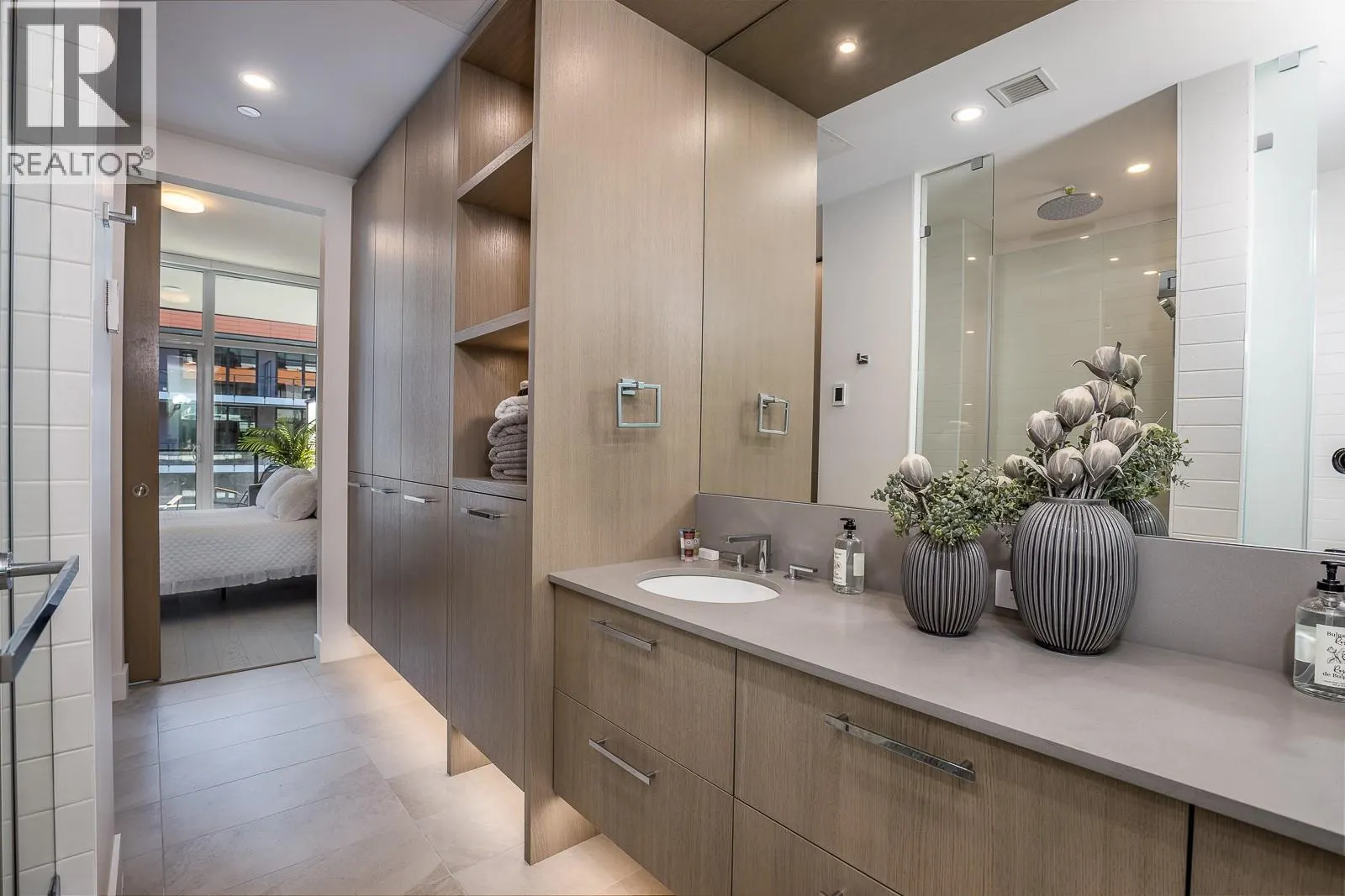 3389 Lakeshore Road Unit# 413