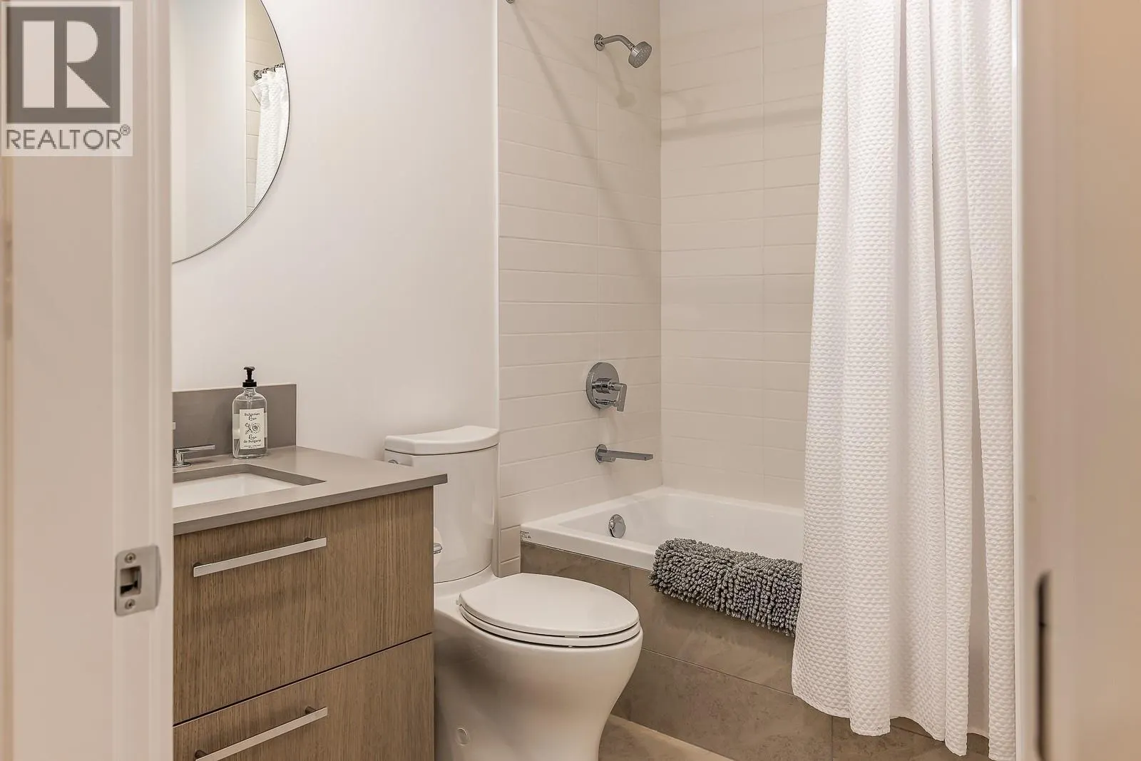 3389 Lakeshore Road Unit# 413