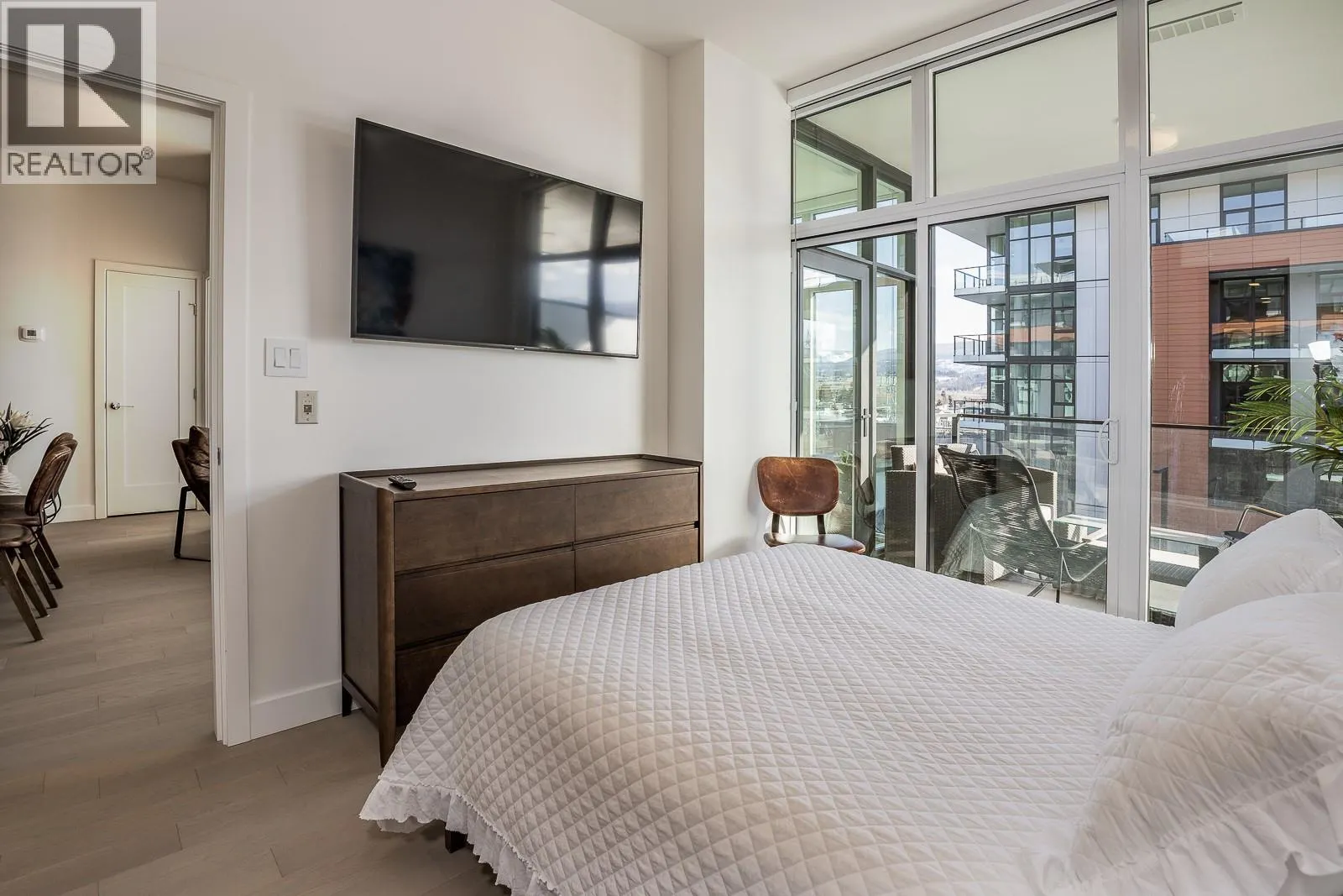 3389 Lakeshore Road Unit# 413