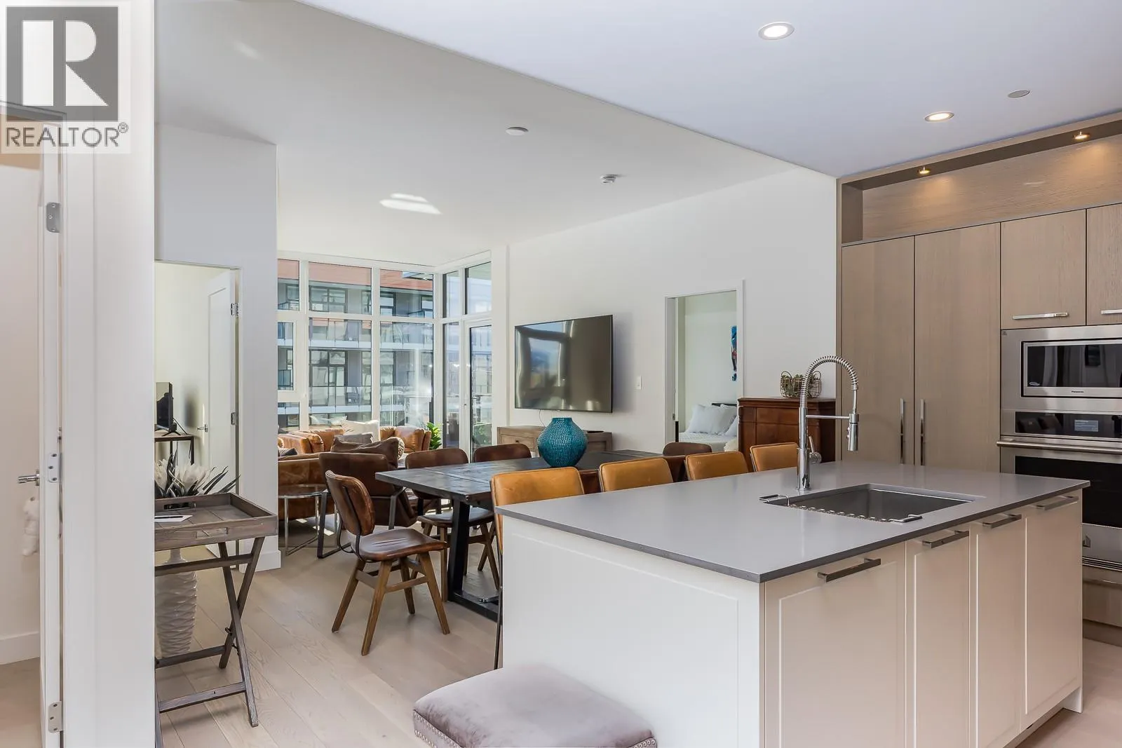 3389 Lakeshore Road Unit# 413
